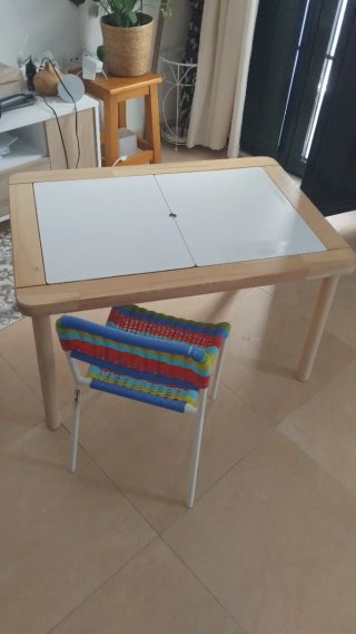 Mesa infantil Ikea FLISAT madera