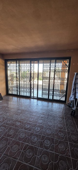 Puertas de alumini 5×222.precio 200.0 puedo bajar