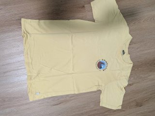 Camiseta Quiksilver amarilla