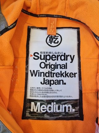 Abrigo Superdry gris y naranja