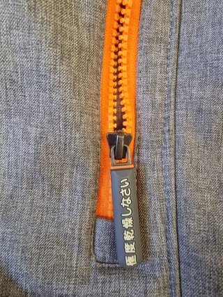 Abrigo Superdry gris y naranja