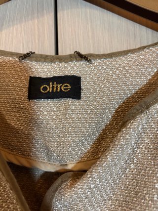 Giacca beige con dettagli marroni