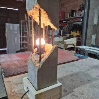 Lámpara artesanal de hormigón