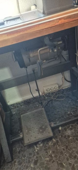 Máquina Coser Industrial SINGER 138B6B