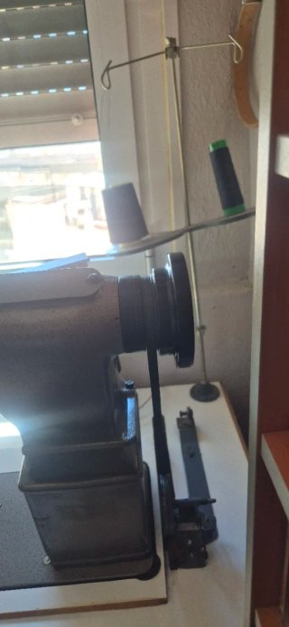 Máquina Coser Industrial SINGER 138B6B
