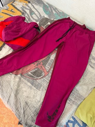 Conjunto Deportivo Nike Rosa y Rojo