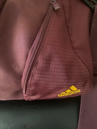 Bolsa Adidas Champions League. Burdeo y amarillo