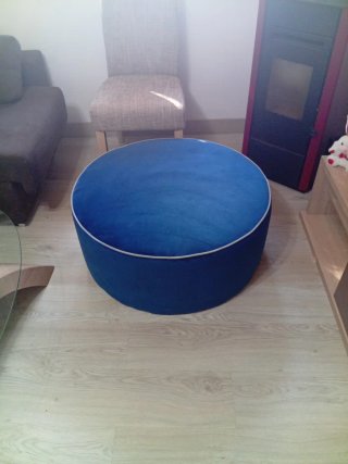 Pouf rotondo blu in tessuto