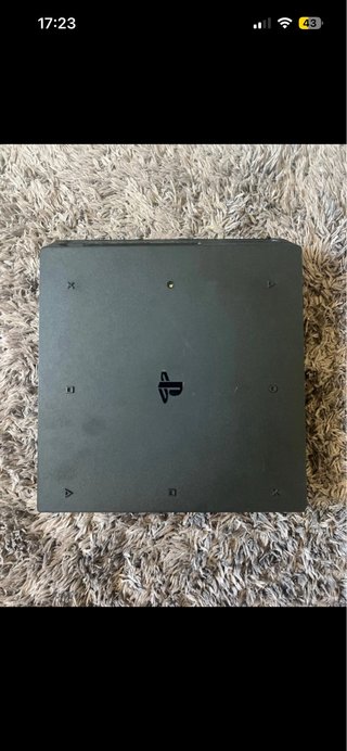 PS4 Pro + Mando Camuflaje + Cables