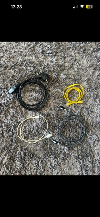 PS4 Pro + Mando Camuflaje + Cables