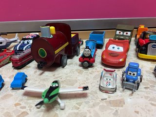 Lote de coches y vehículos de juguete