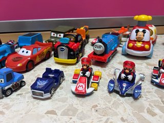 Lote de coches y vehículos de juguete