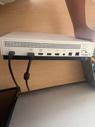 Xbox One S Blanca + Mando y Cables