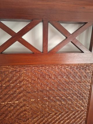 Cabecero y mesillas de noche de madera BANAK