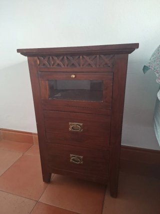Cabecero y mesillas de noche de madera BANAK