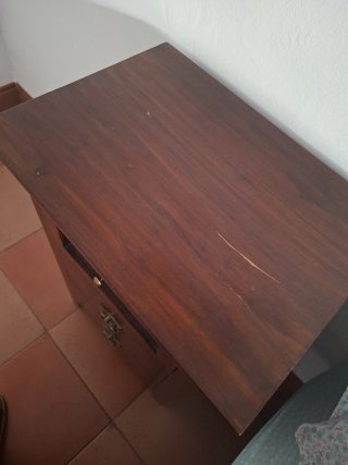 Cabecero y mesillas de noche de madera BANAK