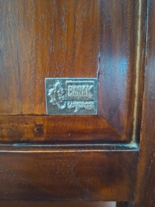 Cabecero y mesillas de noche de madera BANAK