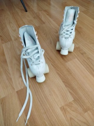 Patines de 4 ruedas blancos talla 32