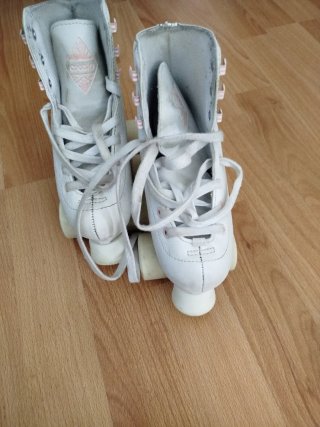 Patines de 4 ruedas blancos talla 32