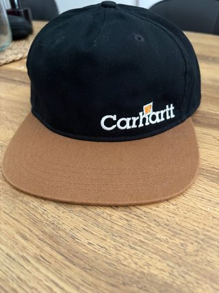 Gorra Carhartt Plana Negra y Marrón