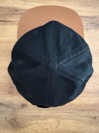 Gorra Carhartt Plana Negra y Marrón