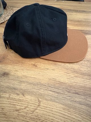 Gorra Carhartt Plana Negra y Marrón