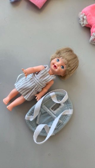 Ropa Barbie Kelly se vende por separado