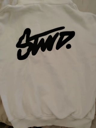 Sudadera con capucha blanca y logo
