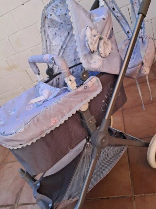 Carrito de juguete para muñecas