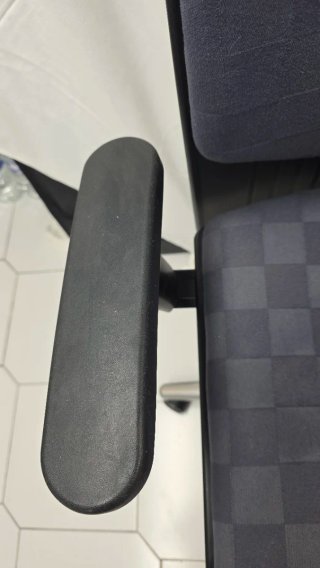 Silla de oficina con diseño a cuadros