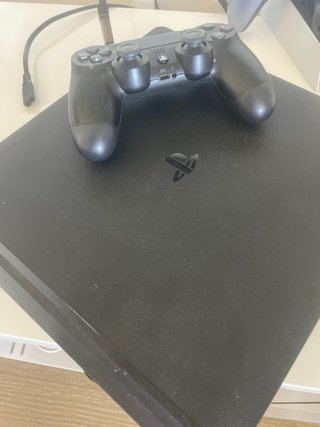 PS4 PRO (PlayStation 4) Negra CON MANDO