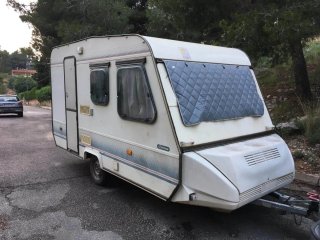 Caravana Adrià menos de 750 kg