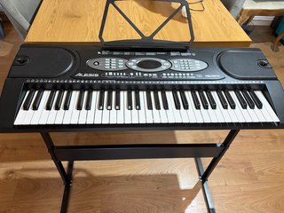 Teclado Alesis Melody61 con soporte