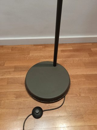 Lámpara de pie IKEA HEKTAR Negra
