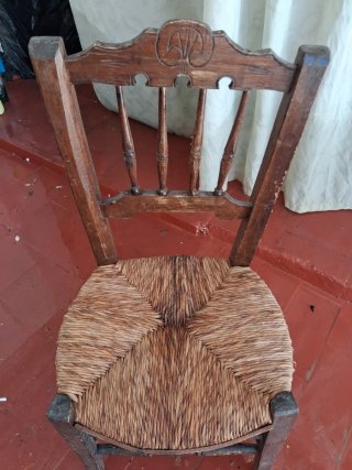 Silla antigua madera siglo XX