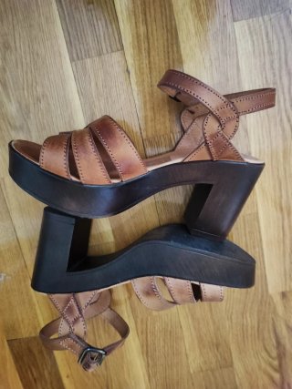 Sandalias de piel marrón Talla 37