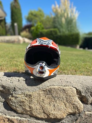 Casco Infantil Moto Naranja y Gris