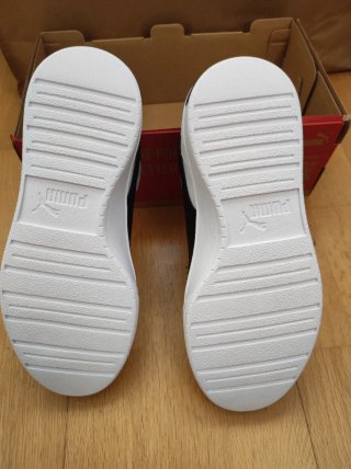 Zapatillas Puma Blancas y Negras