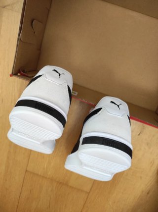 Zapatillas Puma Blancas y Negras