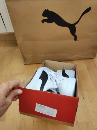Zapatillas Puma Blancas y Negras
