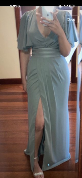 Vestido largo verde con abertura