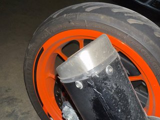 KTM 125 Duke Negra y Naranja