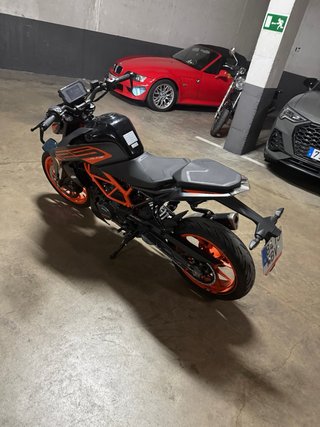 KTM 125 Duke Negra y Naranja