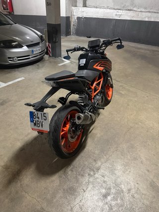 KTM 125 Duke Negra y Naranja