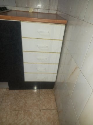 Mueble de cocina con vitrocerámica y fregadero