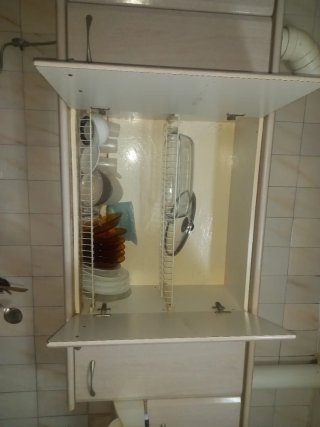 Mueble de cocina con vitrocerámica y fregadero