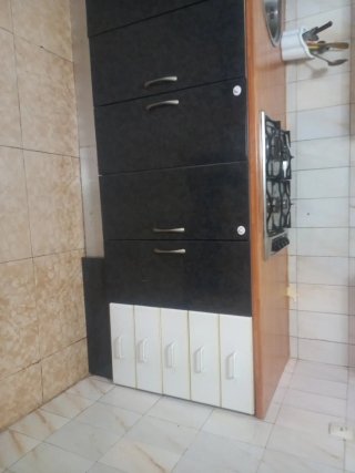 Mueble de cocina con vitrocerámica y fregadero