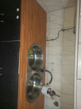 Mueble de cocina con vitrocerámica y fregadero
