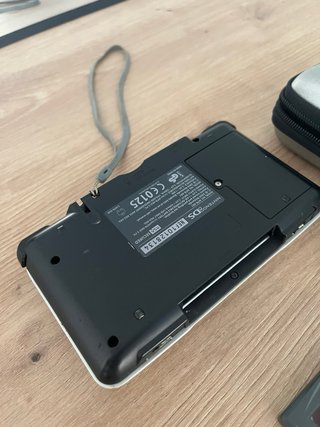 Nintendo DS + Funda + Juego Lord of the Rings