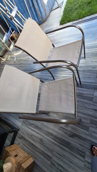 Sillas de jardín beige y marrón